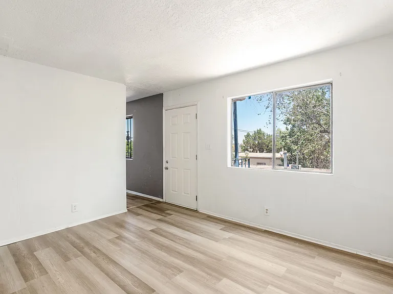 524 Vermont St NE #D — Photo 4