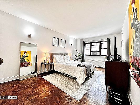 3rd image of 165 E 35th St APT 9B