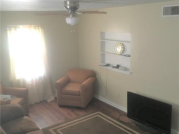 3rd image of 1221 Linda Vista Ave