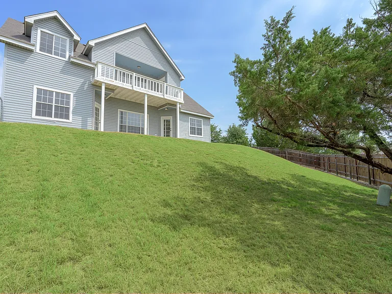 1810 Mesa Oaks Cir — Photo 47