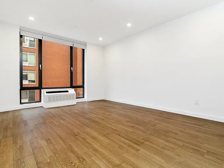 41-32 27th St #10B — Photo 3