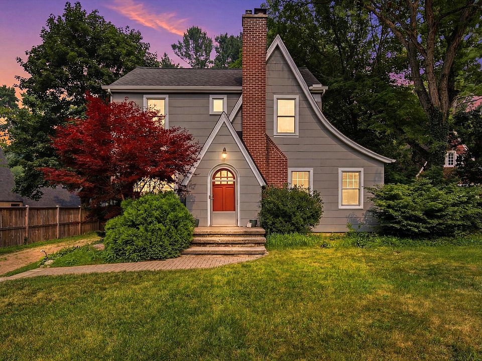 1st image of 325 Hilldale Dr