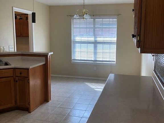 3rd image of 2615 Briarwood Dr