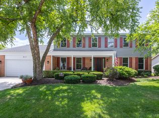 821 Heatherstone Dr, Schaumburg, IL 60173