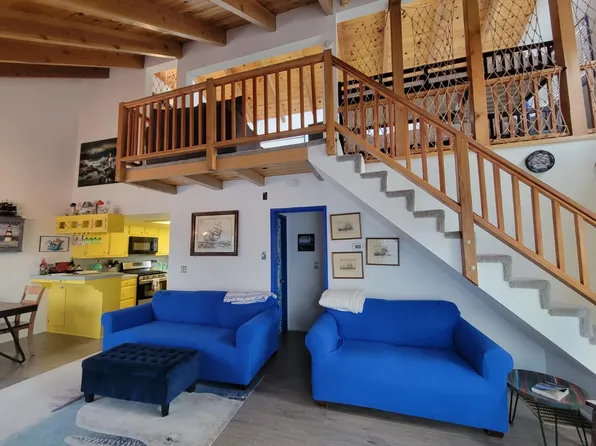 32964 Spruce Dr, Green Valley Lake, CA 92341