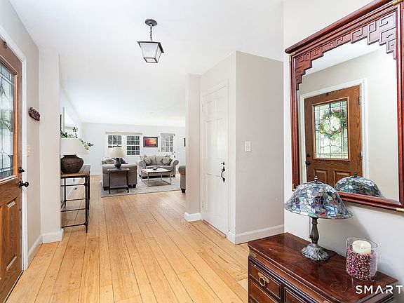 3rd image of 527 Dublin Road