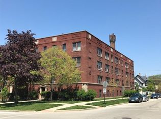 1423 Washington St #1, Evanston, IL 60202