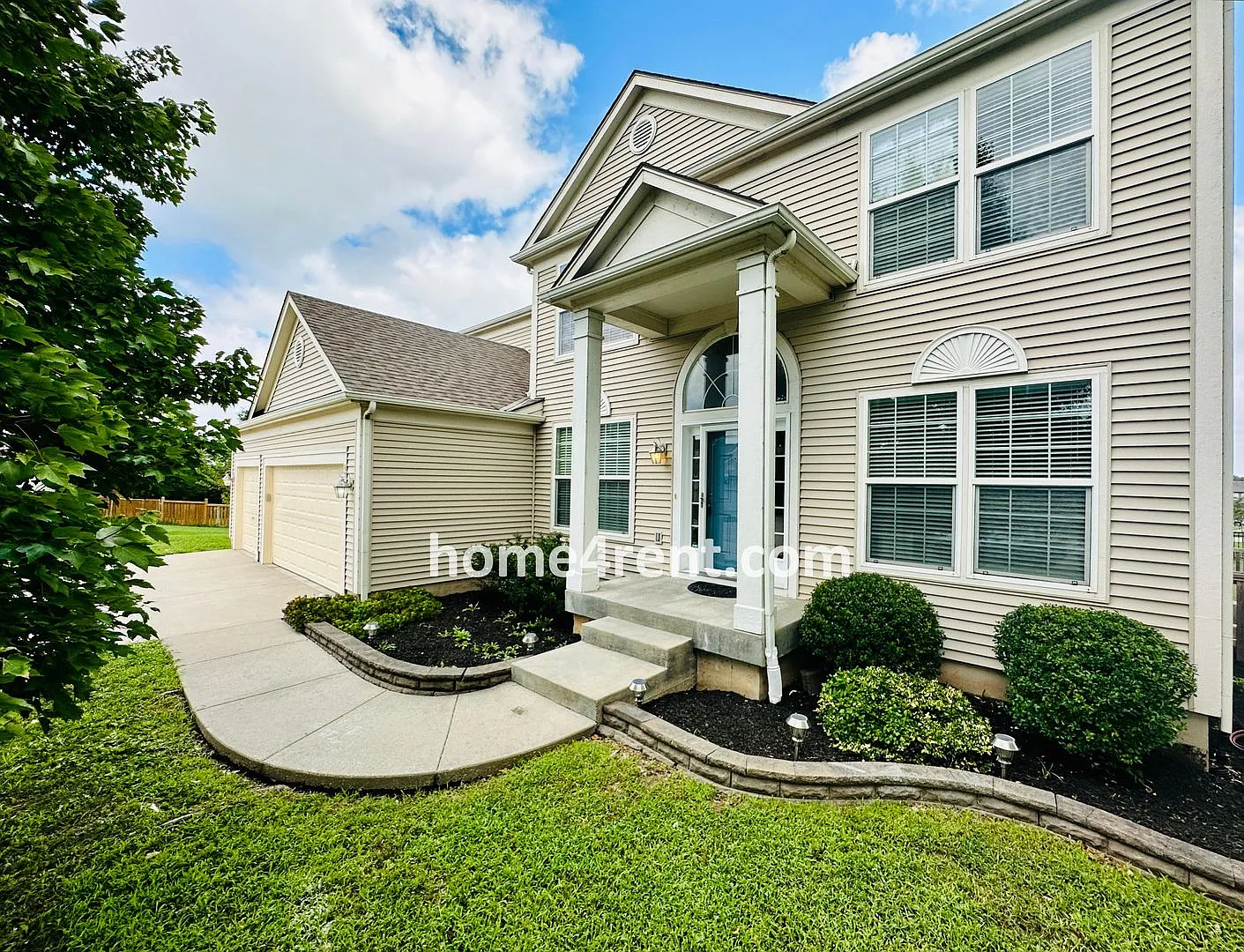 Wood Floors, Open Layout, Plenty of Natural Light, and Fenced Yard! — Photo 2