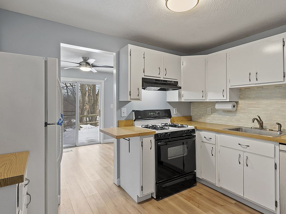 1st image of 73 Kennedy Dr #73