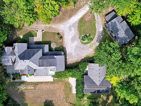 4th image of 902 Shaver Rd