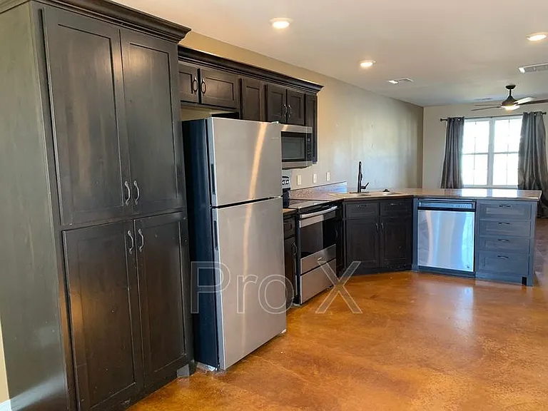 612 Easton Dr #B — Photo 6