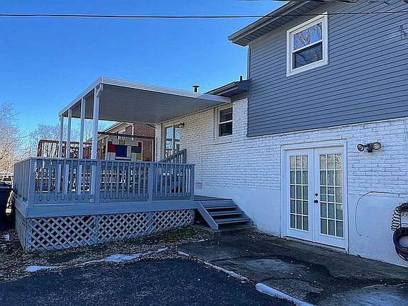 4th image of 303 E Tiverton Way