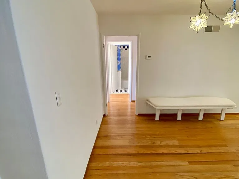 1052 Clark Ave — Photo 11