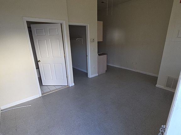 3rd image of 207 Broadway #5
