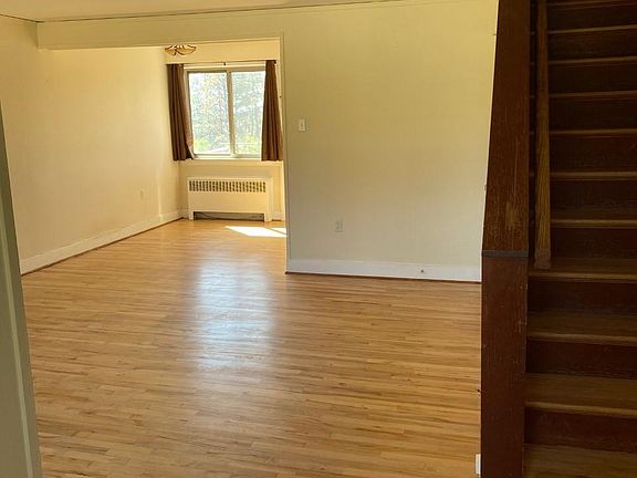 4th image of 1952 42nd St #B