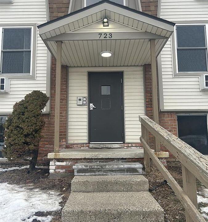 1st image of 723 Green Rd APT 216