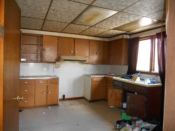 3rd image of 1200 E Market St