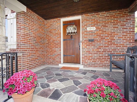 3rd image of 3843 Drakewood Dr