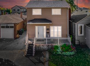 1076 Eastmount Ave, Mississauga, ON L5E1Z3