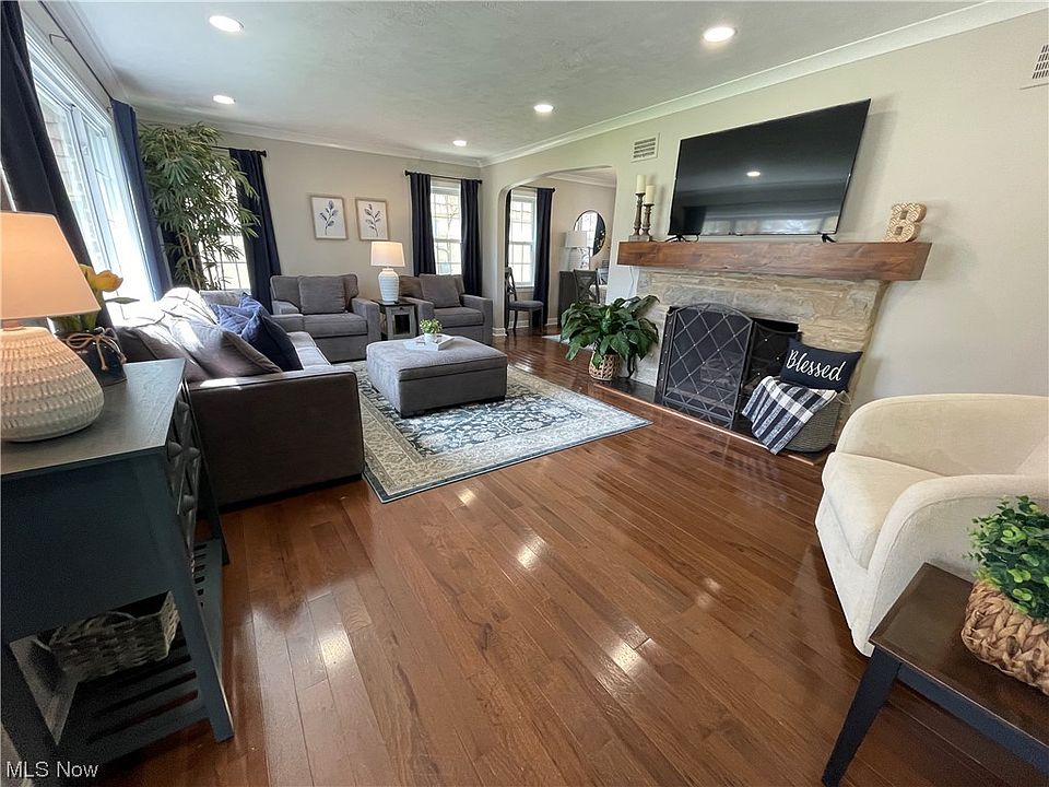 25 Keewaydin Dr, Timberlake, OH 44095 Zillow