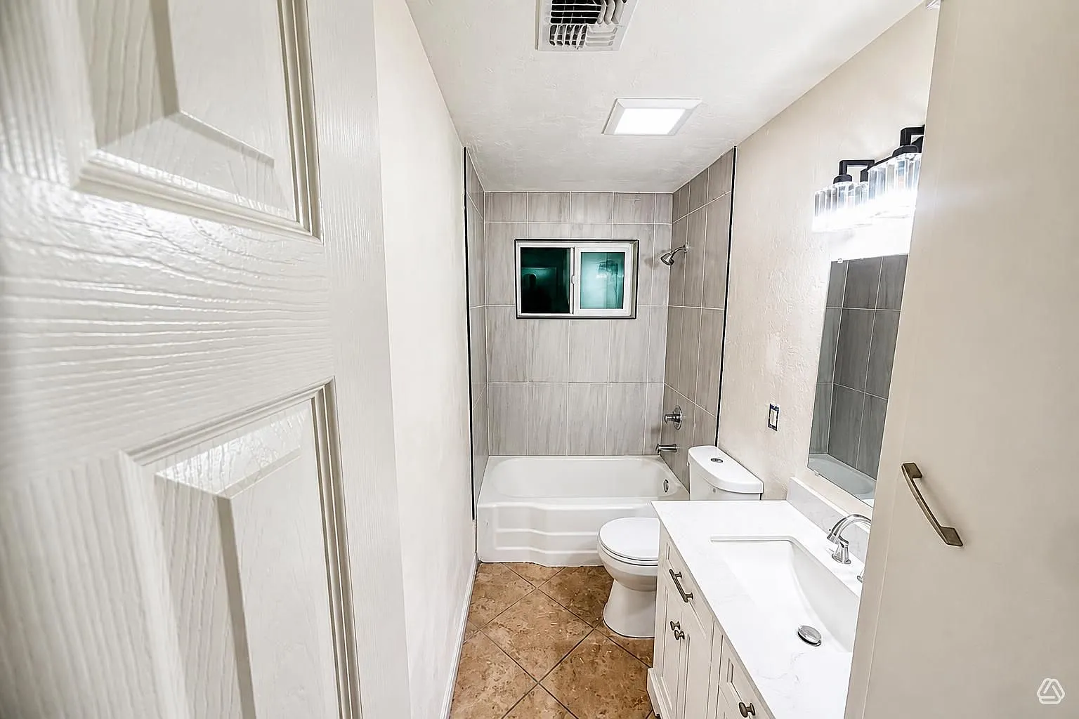 2 bed, 890 sqft, $1,550 — Photo 1