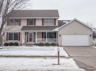 1025 Milstead Dr, Hiawatha, IA 52233