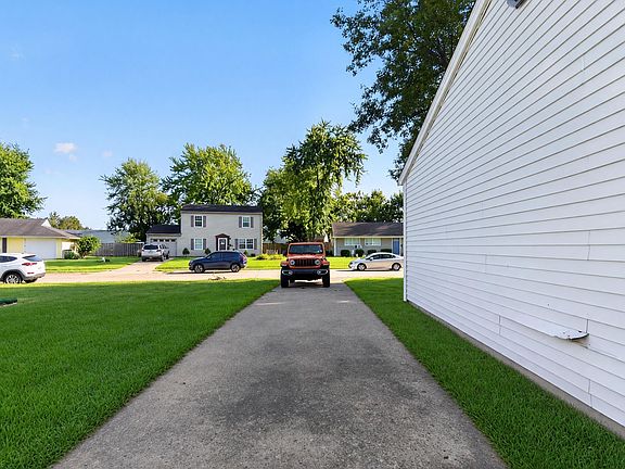 4th image of 2706 Streamside Dr
