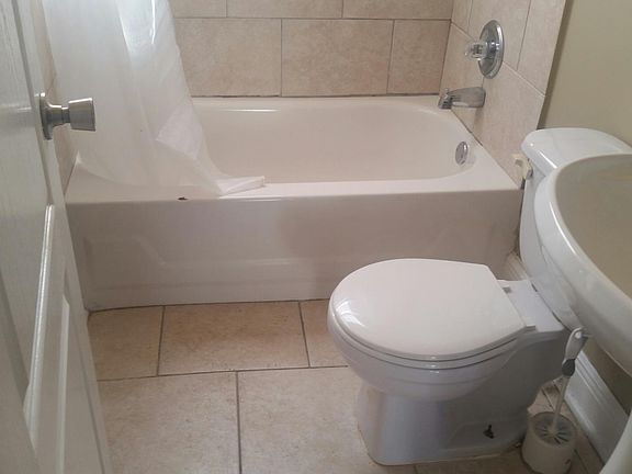 2nd image of 616 4th St APT 5