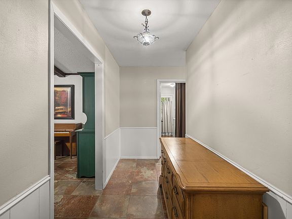 4th image of 508 Warren St