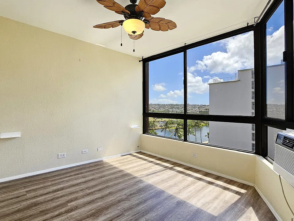 320 Liliuokalani Ave #801