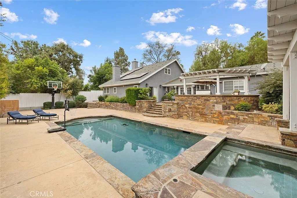 5 bed, 2886 sqft, $8,950 — Photo 3