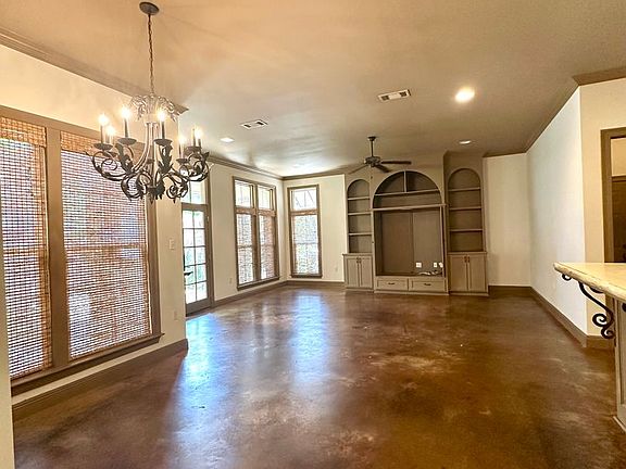 4th image of 10243 Hillmont Ave