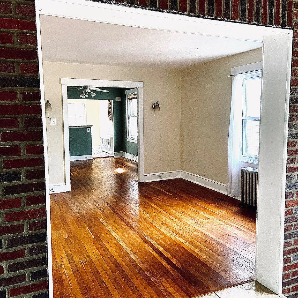 3 bed, 1230 sqft, $2,350 — Photo 2
