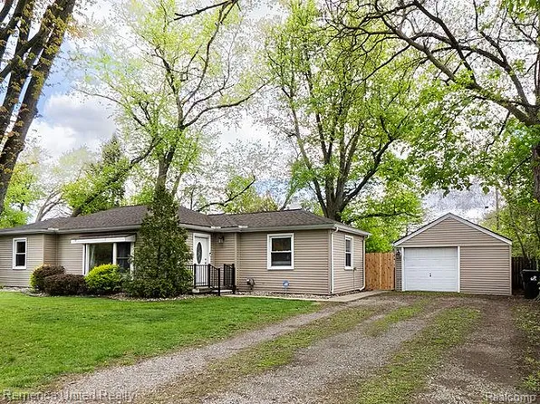 21514 Wheeler St, Farmington Hills, MI 48336