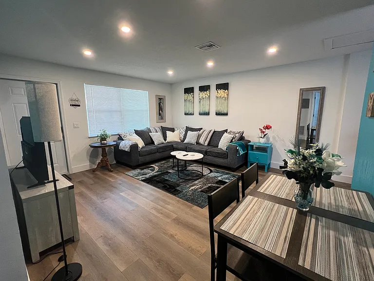 228 NW 9th Ave — Photo 3