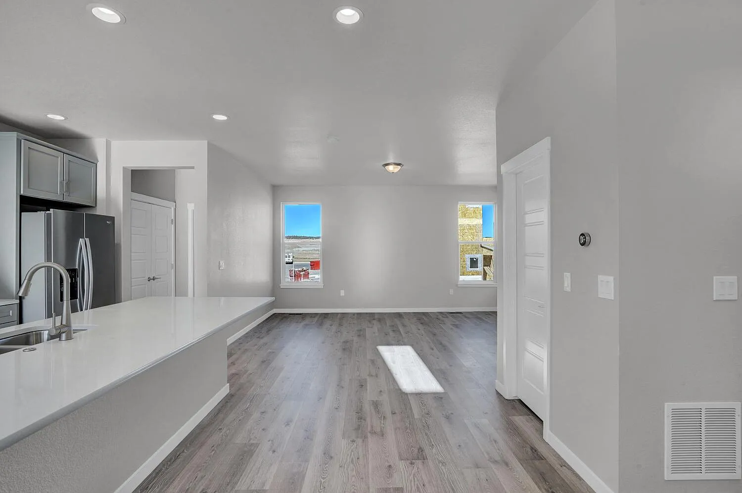 3 bed, 3.5 bath, 2146 sqft, $2,700 — Photo 4