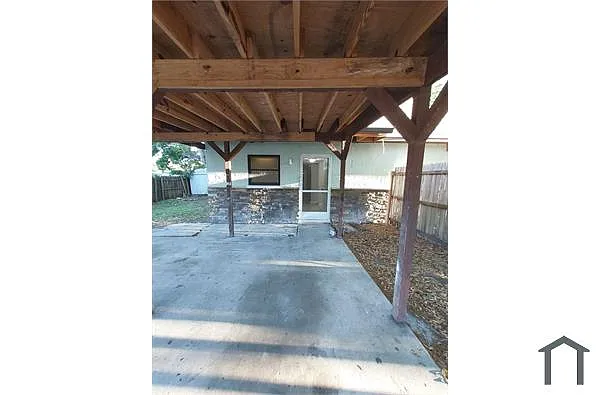 Building Photo - 717 66th Ave W