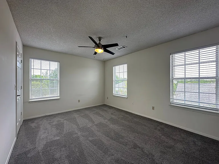 Hamilton at Turman Farms Apartments — Photo 22