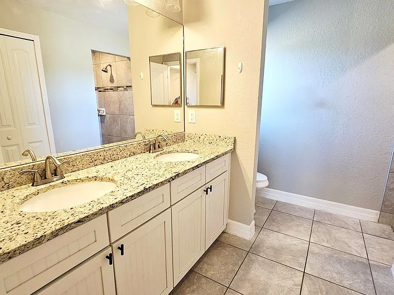 Master bath-walk in shower
