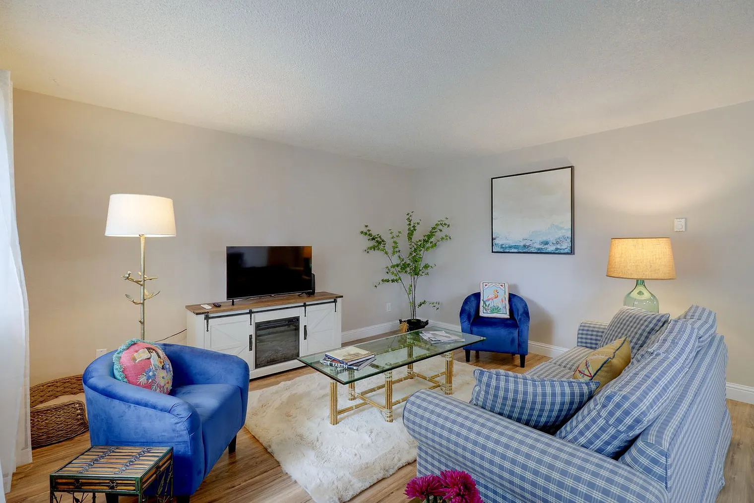 2 bed, 1.0 bath, 990 sqft, $3,027 — Photo 1