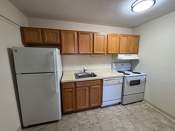 3rd image of 203 E Chestnut St Unit 8