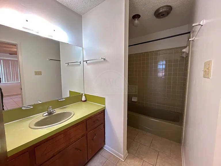 2408 Carnation Dr — Photo 10