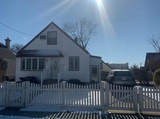 1 Oak Ave, Inwood, NY 11096
