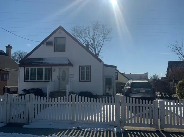 1 Oak Avenue, Inwood, NY 11096