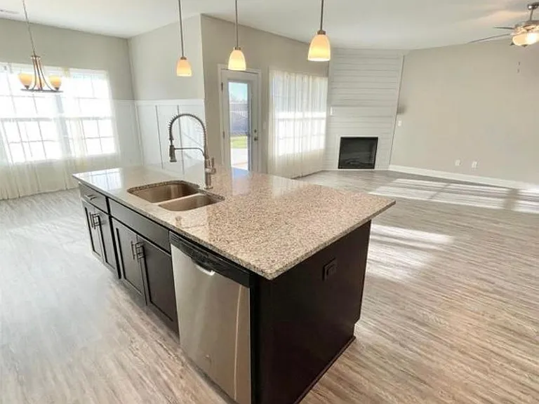 102 James Parcus Cir — Photo 13