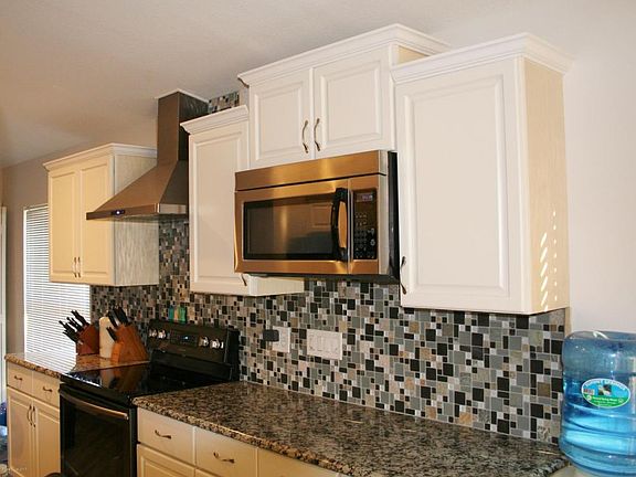 3rd image of 8037 Bracken Ln