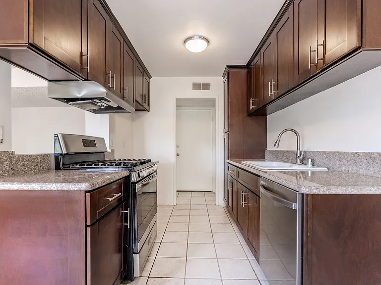 Chatsworth Rent This Now — Photo 20
