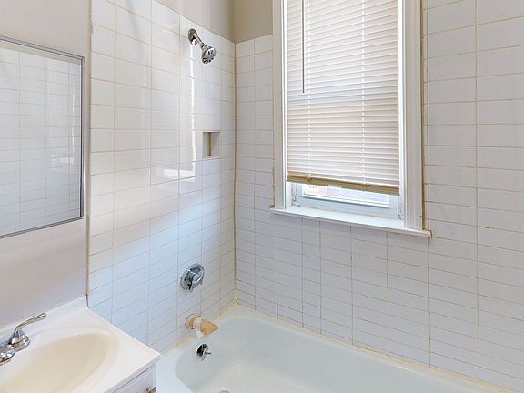 5th image of 52 Sumner St APT 1