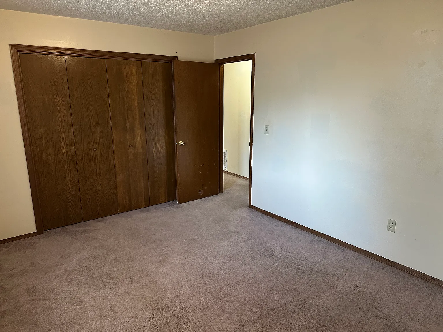 2 bed, 650 sqft, $700 — Photo 2