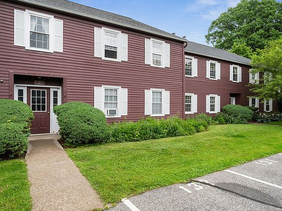 5th image of 140 North Twin Oaks Terrace